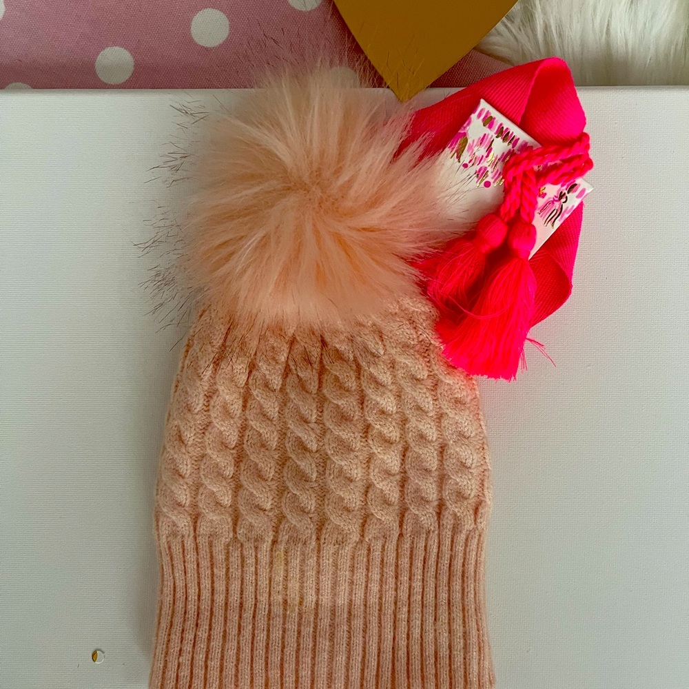 DELAA DESIGNS WARM HAT!